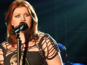 Read more about the article Kelly Clarkson A Multi-Talented Musician