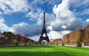 Read more about the article Eiffel Tower History: Controversial Construction