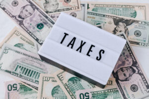 Read more about the article The Ultimate Guide to Saving Money on Taxes: Tips for Americans