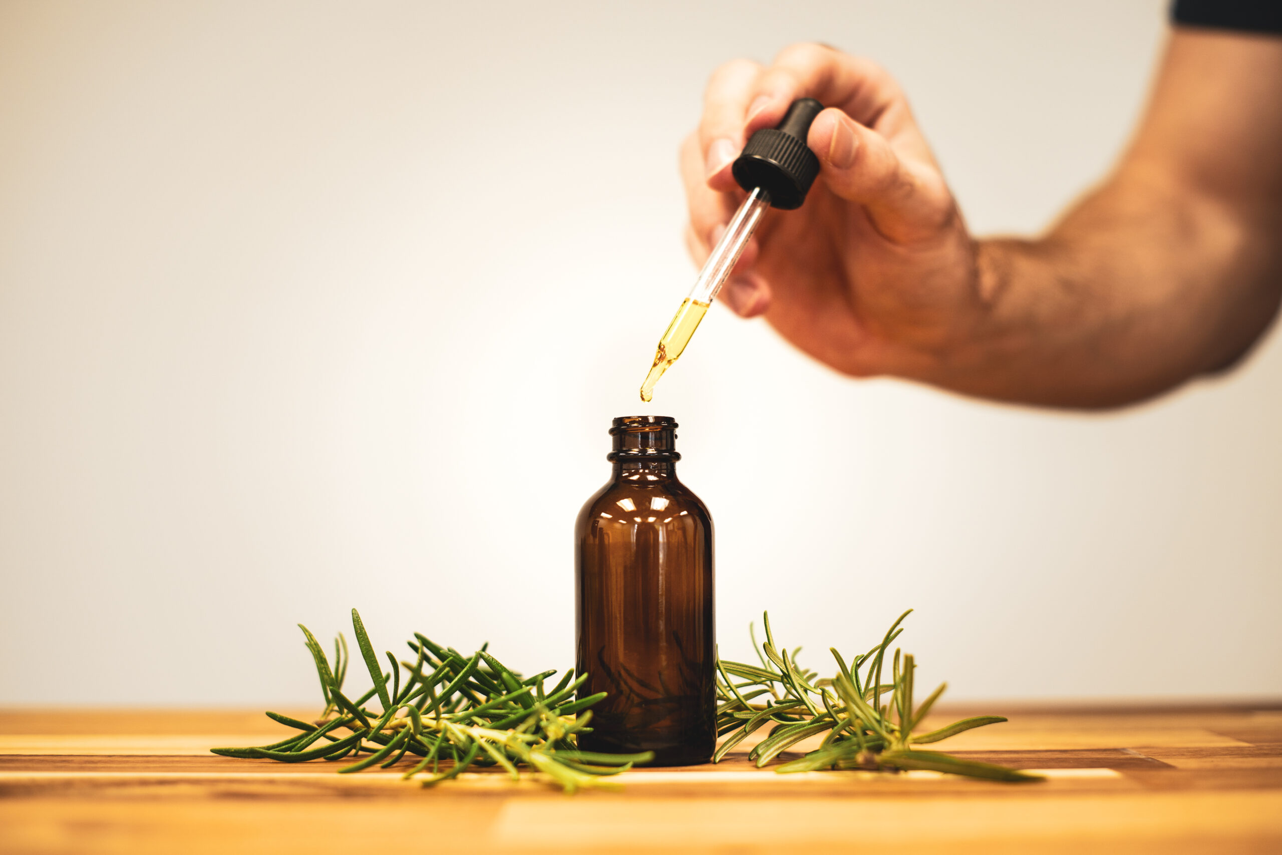 You are currently viewing Tea Tree Oil Magic: Banishing Dandruff Naturally